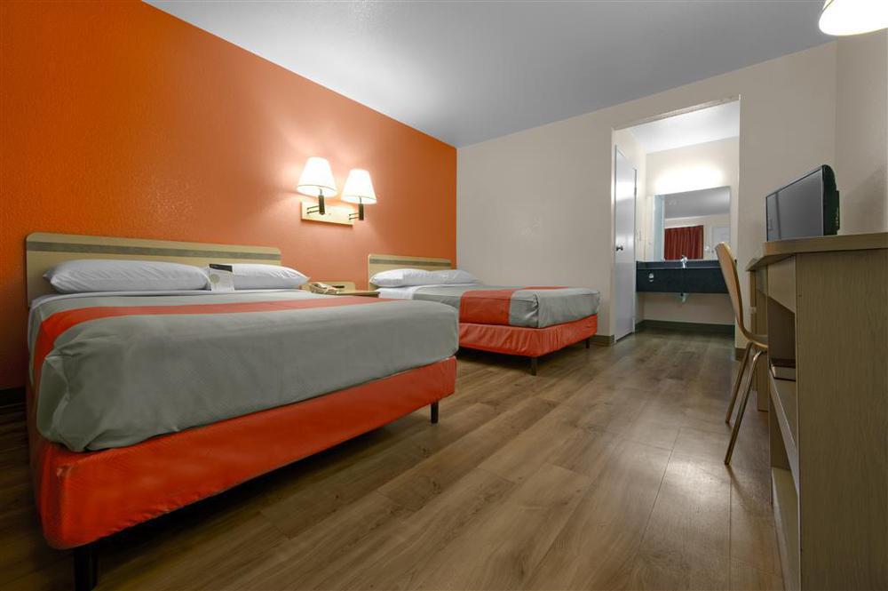 Rodeway Inn Altoona Room photo